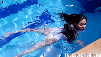 Helen Bintang Seksi Berpakaian Renang Putih Adegan Kolam Baru W42