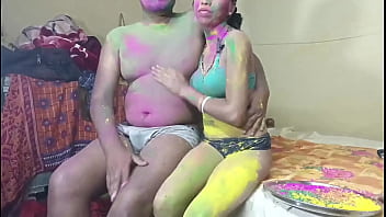 Pertama Kali Rayakan Holi Dengan Istri Tetangga, Sensasi Basah-basahan Yang Menggoda