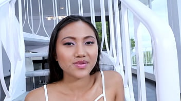 Gadis Thai Seksi Mengisap Kontol Besar Dan Menelan Sperma Deras