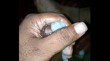 Sperma Segar Mengalir Deras Dari Batangku