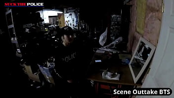 Alexandria Wu Dipaksa Mengulum Alat Monitor Petugas Tampa, Haris Menghisap Batang Polisi