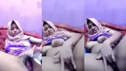 Gadis Berjilbab Mengocek Memeknya Sendiri