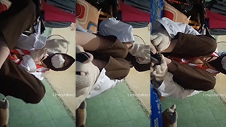 Gadis Sma Yuva Berpakaian Seragam Sekolah Dengan Gaya Bdsm Yang Menggoda