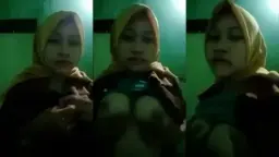 Ratna Bebas Di Indo, Dadanya Montok Dan Bulat Menggoda