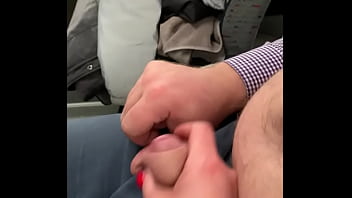 Hampir Ketahuan Mengocok Kontol Suami Di Bus… Tapi Tetap Sampai Keluar Air Maninya