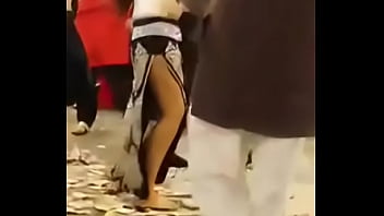 Pesta Cewek Ngebor: Tarian Erotis Desi Mms Mujra