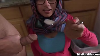 Mia Khalifa, Wanita Arab Seksi Yang Dihardik Dari Belakang Oleh Sean Lawless