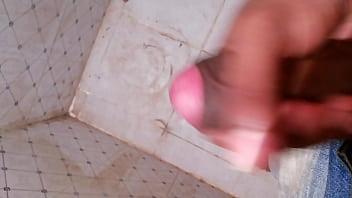 Gadis India Yang Menggoda Dengan Lekuk Tubuh Yang Memukau