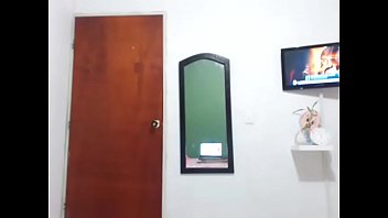 Gadis Belia Bugil Memamerkan Memeknya Di Siaran Langsung Kamera