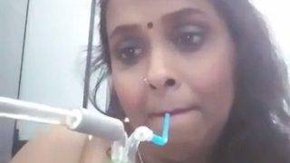 Bhabhi Desi Telanjang Nikmati Asyiknya Hisap Shisha