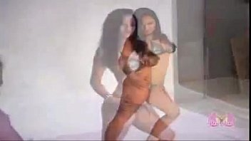 Gadis Seksi India Dalam Bikini Panas