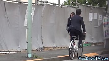 Pelacur Jepang Kencing Di Tempat Terbuka