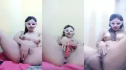 Jessy Chu Menggairahkan Diri Sambil Berbaring Dengan Penuh Nafsu