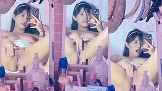 Katarina Menggoda Di Depan Cermin Dengan Memek Mulusnya