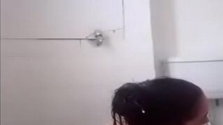 Video Mesum Pasangan Muda Mandi Telanjang Di Kamar Mandi