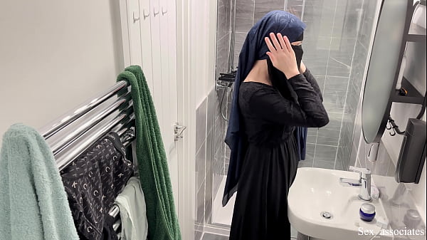 Astaga, Gadis Berhijab Itu Ternyata Menggairahkan Diri Sendiri Di Kamar Mandi.