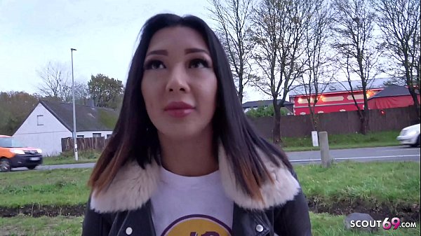 Pemandu Sorot Jerman – Gadis Muda Thai Dipacak Di Jalanan Flensburg Saat Audisi Nyata
