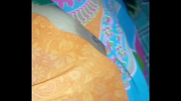 Gaun India Yang Menggoda Dan Siap Untuk Digerogoti