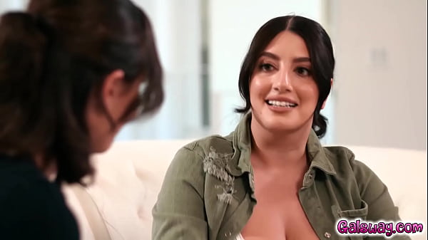 Sarah Arabic Mengaku Pada Mantan Komandannya Casey Calvert Bahwa Dia Tergila-gila Dan Ingin Membayarnya Dengan Cara Yang Intim