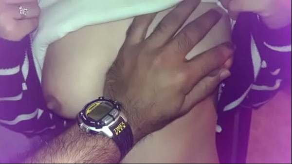 Payudara Montok Desi Diremas Penuh Nafsu