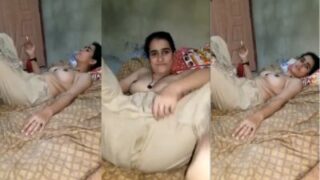 Gadis Punjab Bugil Merokok Sambil Memamerkan Payudara