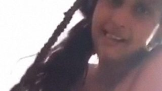 Gadis Sri Lanka Yang Seksi Dan Langsing Menggoyang Ranjang Dalam Video Yang Bocor