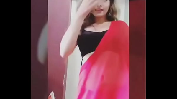 Istri Desi Cantik Dan Menggoda Menari Striptis Penuh Gairah