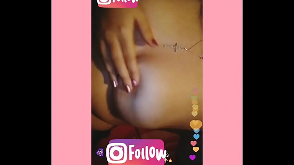 Mamerkan Payudara Di Live Instagram.