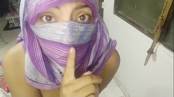 Milf Arab Berhijab Dan Bercadar Menggairahkan Mengocok Memek Basah Sampai Muncrat Di Webcam Langsung