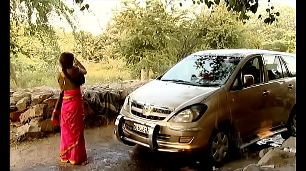 Bhabhi Desa India Mandi Mobil Dengan Gaya Yang Menggoda… Adegan Eksklusif Tanpa Sensor… Jangan Sampai Ketinggalan!