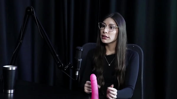 Melina Khalifa: Terkekang Keluarga, Ibu Yang Dingin, Dan Keahliannya Yang Menggoda Di Ranjang