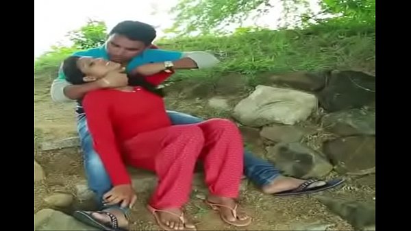 Desi Dicium Kasar Dan Payudaranya Diremas Dengan Nafsu