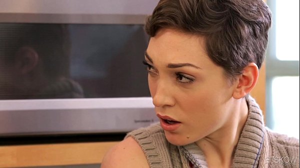 India Summer Bergabung Dalam Panasnya Aksi Bersama Lily Labeau Dan Steve