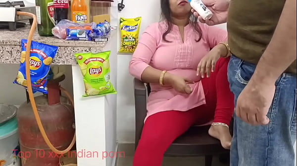 Penjaga Toko Mumbai Rayu Wanita Miskin Demi Pinjam Film Panas Dengan Audio Hindi