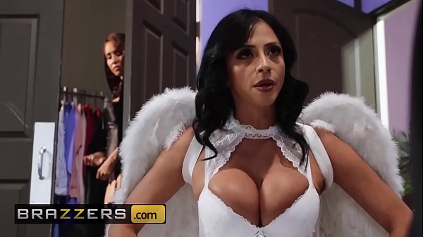Sihir Seksi Ibu-ibu Nakal – Ariella Ferrera & Isis Love Menggoda – Bagian 1
