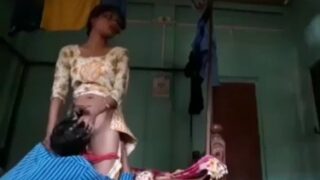 Kakak Nakal Nikmati Seks Cepat Dengan Adik Remaja Yang Menggairahkan