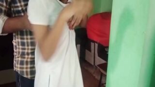 Menggoyang Pantat Adik Perawan 18 Tahun Dalam Rekaman Mesum Desa