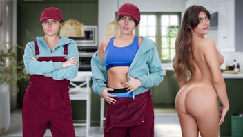 Selina Ternyata Basah Kuyup! Apa Yang Sembunyikan Di Balik Baju Longgarnya?