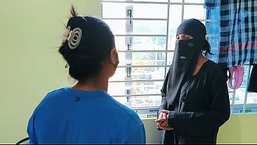 Istri Rumah Tangga Cantik Bercinta Dengan Tetangga Lesbiannya Yang Seksi