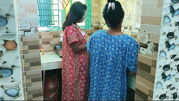 Bidadari Dapur Menggoda: Aksi Panas Lesbian Dengan Mainan Seksi