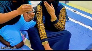 Adik Tiri Berhijab Nekat Buka Pussy Buat Main, Tapi Kakak Malah Salah Lubang Masangin Mainan Anal