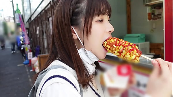 韓国好きな今どき女子高生と韓流デート、はみ出る陰毛がたまらない未処理マンコ。モチ肌が輝く美ボディに激ピストンで思考停止寸前！