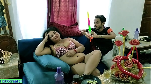 Bokep India: Bhabhi Hot Rayakan Ulang Tahun Dengan Gaya Ngentot Bareng Pacar Muda!