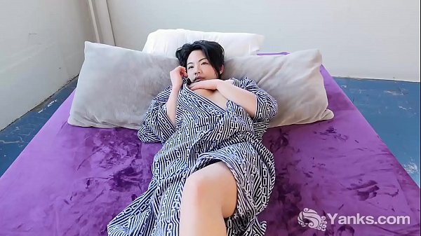 Cinta Emas Gadis Asia Yang Menggairahkan