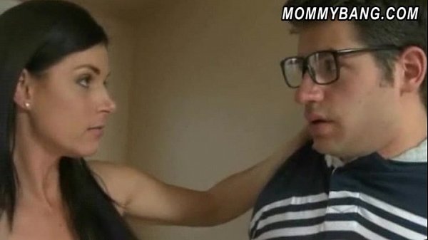 Indahnya Tiga Serangkai: India Summer Dan Melanie Raine Yang Menggoda