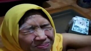 Cowok Itu Memercikkan Cairannya Ke Wajah Pacar Bangladeshi-nya
