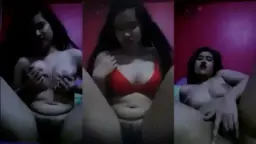 Gadis Muda Berbaju Merah Bergairah Mainkan Vagina