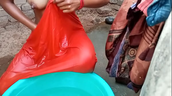 Rati Mandi Di Kamar Mandi Dengan Suara Hindi Yang Bikin Panas, Basah Kuyup