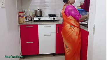 Bokep India Bhabhi Ngentot Di Dapur, Digituin Ganas Pake Kontol Gede