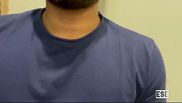 Ibu Teman Dekatku Terlalu Seksi Untuk Dikuasai